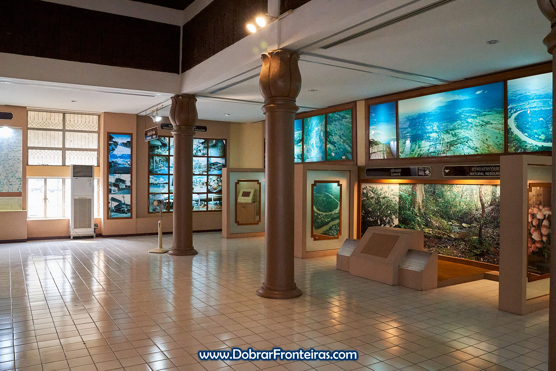 sala de museu de Sukhothai