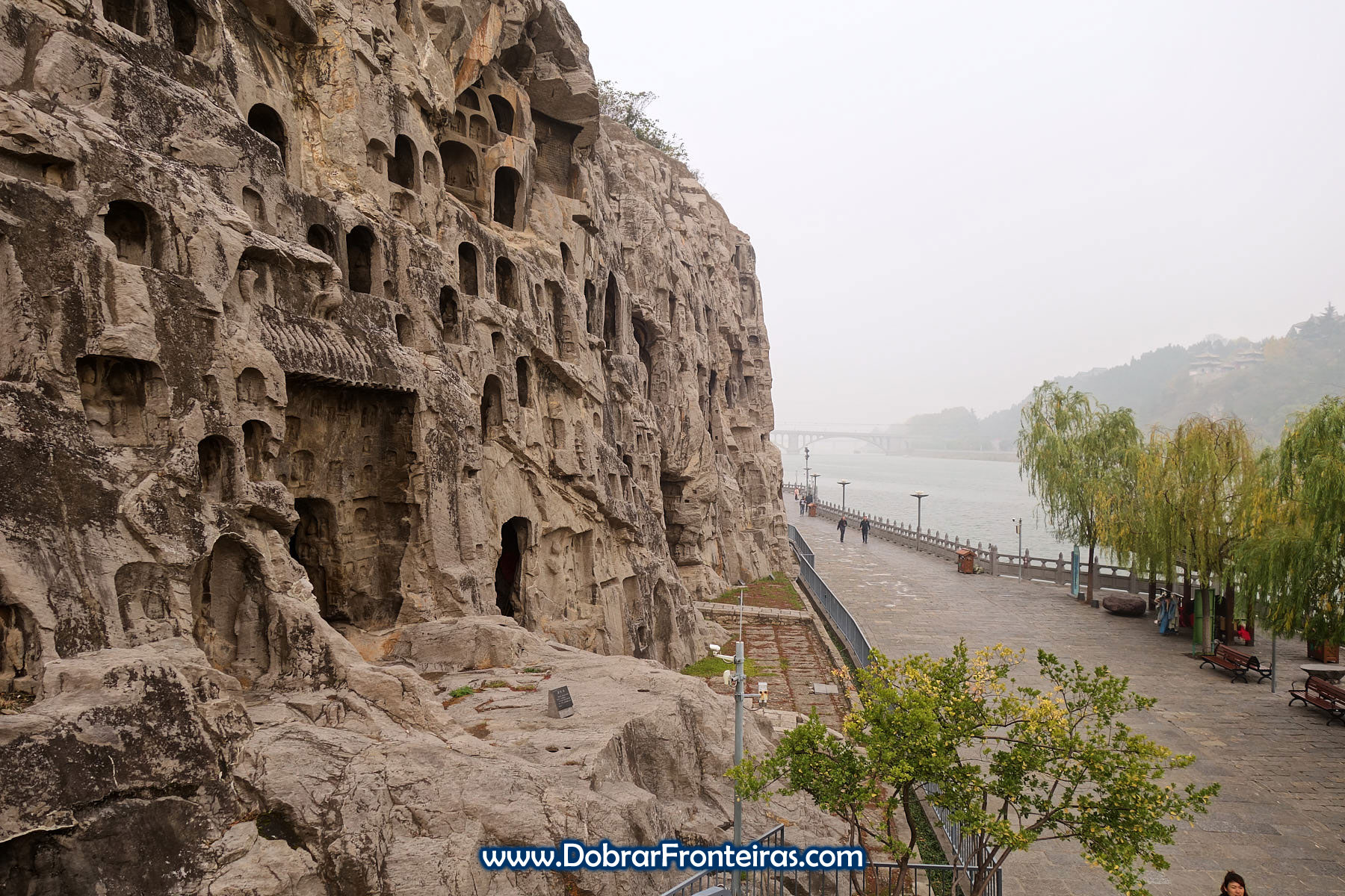 Grutas budistas de Longmen e o rio
