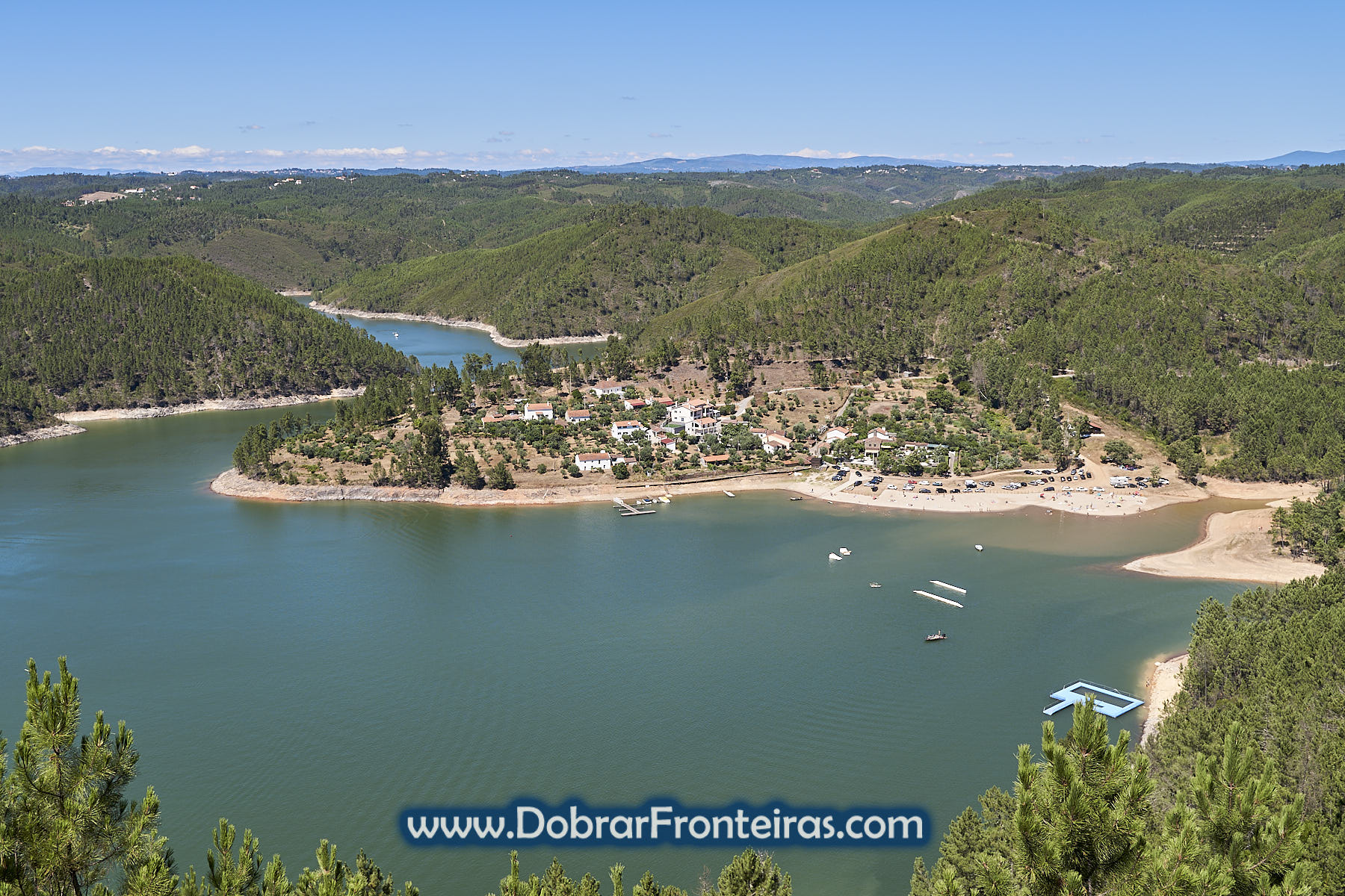 praia fluvial de Fernandaires vista do miradouro