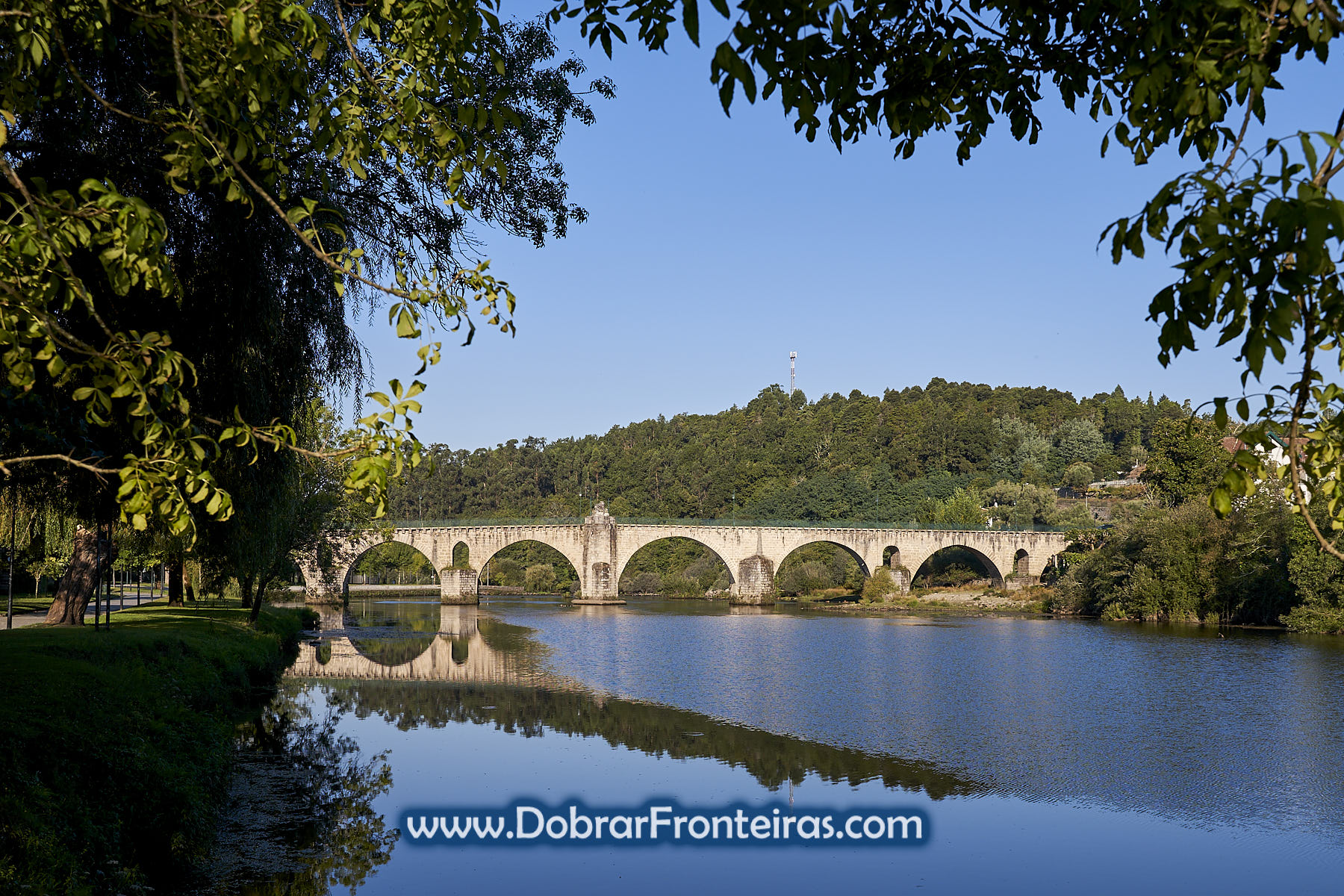 Ponte sobre o rio Lima em Ponte da Barca