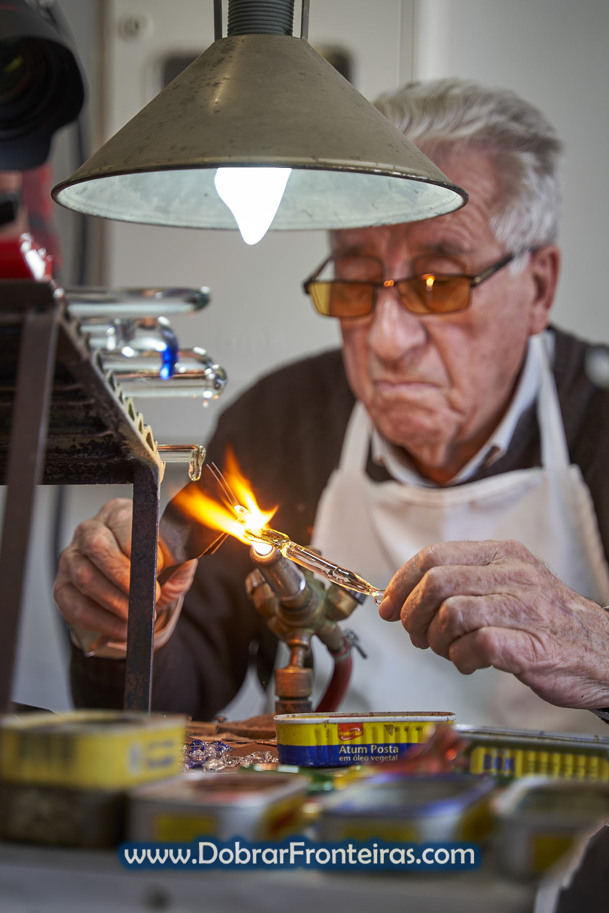 Mário Macatrão, Artesão a moldar vidro ao maçarico na Marinha Grande