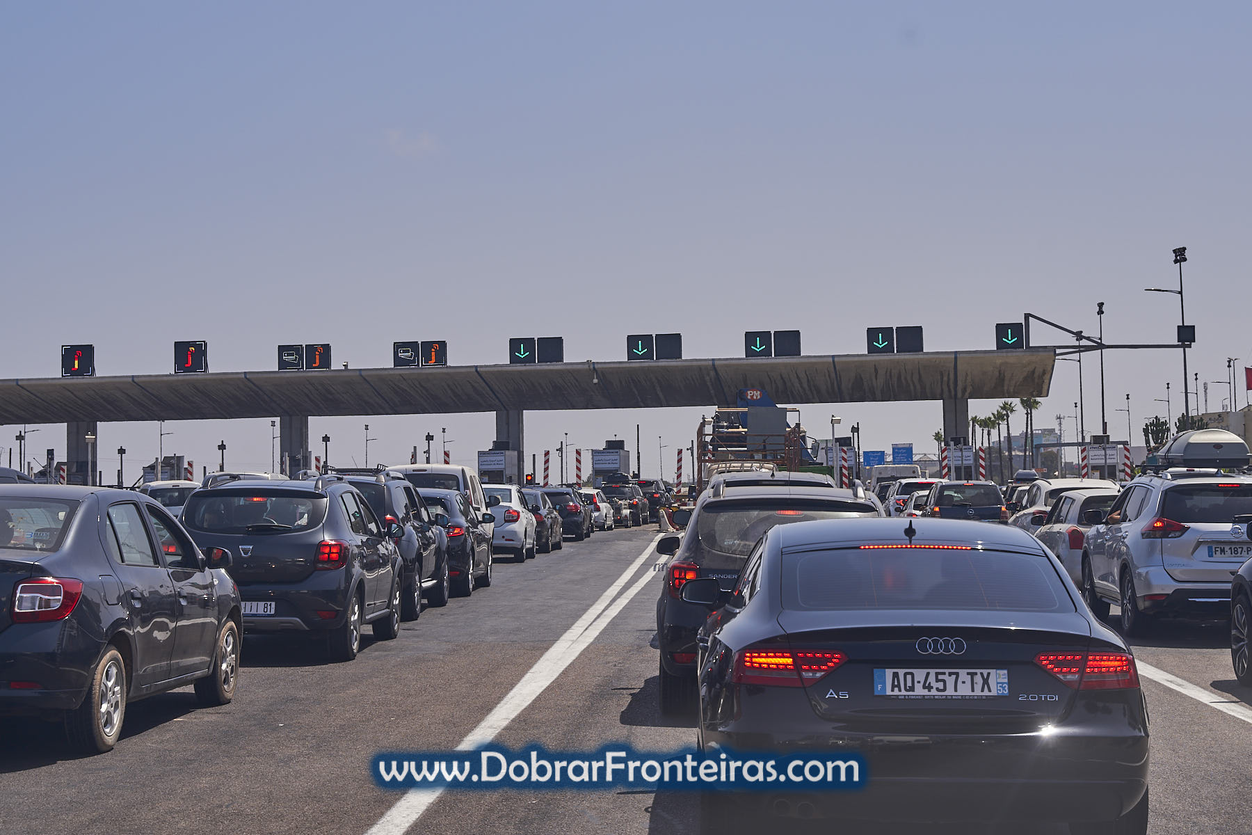 Praça de portagem de uma autoestrada de Marrocos